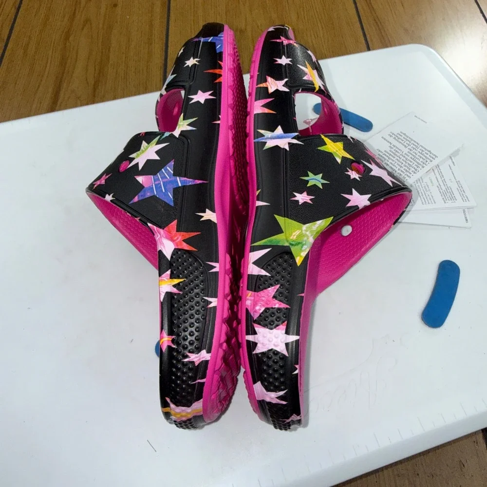 Crocs Classic Star Print Sandal K Pink Black Multi Kids J4 209094-6UC NWT‎